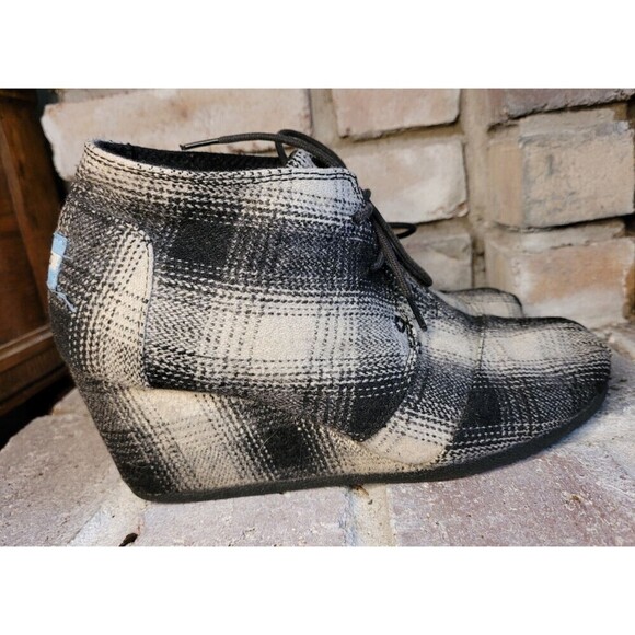 2 for $20 Toms Desert Black & White Plaid Booties - Picture 1 of 8